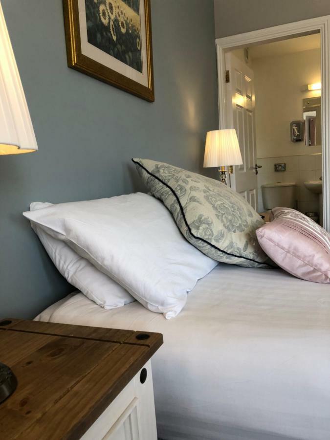 Amber Hill Bed & Breakfast Голуей Екстериор снимка