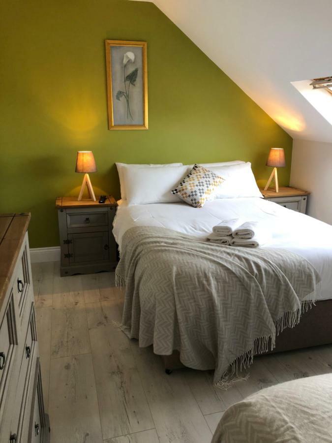 Amber Hill Bed & Breakfast Голуей Екстериор снимка