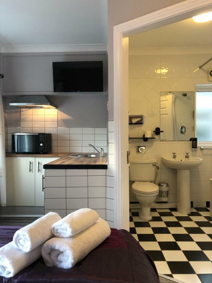 Amber Hill Bed & Breakfast Голуей Екстериор снимка