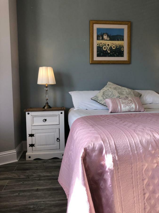 Amber Hill Bed & Breakfast Голуей Екстериор снимка