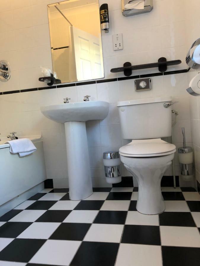 Amber Hill Bed & Breakfast Голуей Екстериор снимка